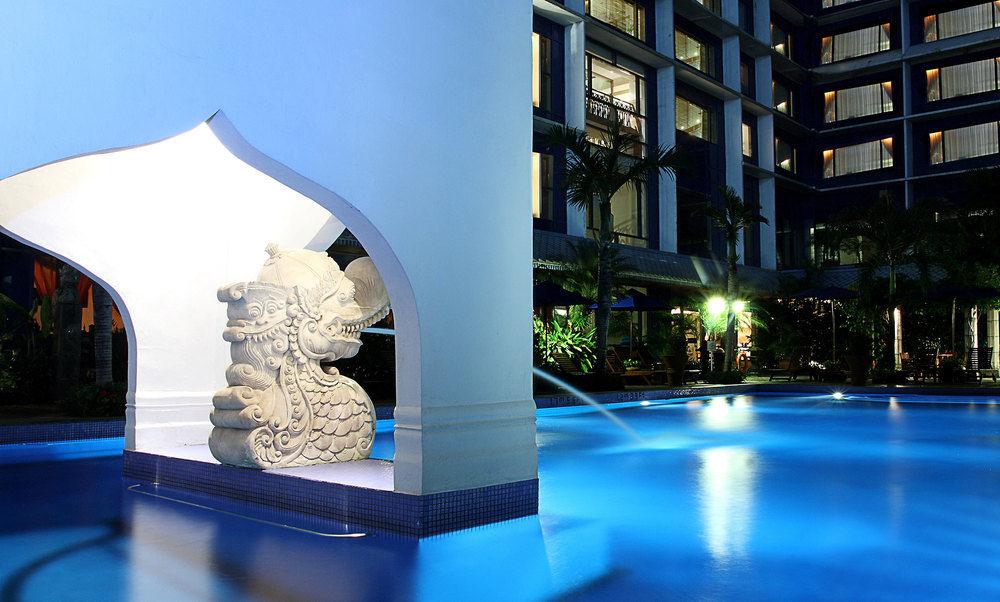 Le Meridien Jakarta Hotel Exterior photo